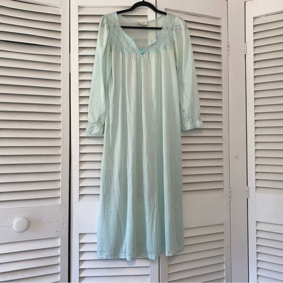 Vintage Carriage Court size Small Light Blue Teal Dressing Gown Night Gown - Picture 1 of 9